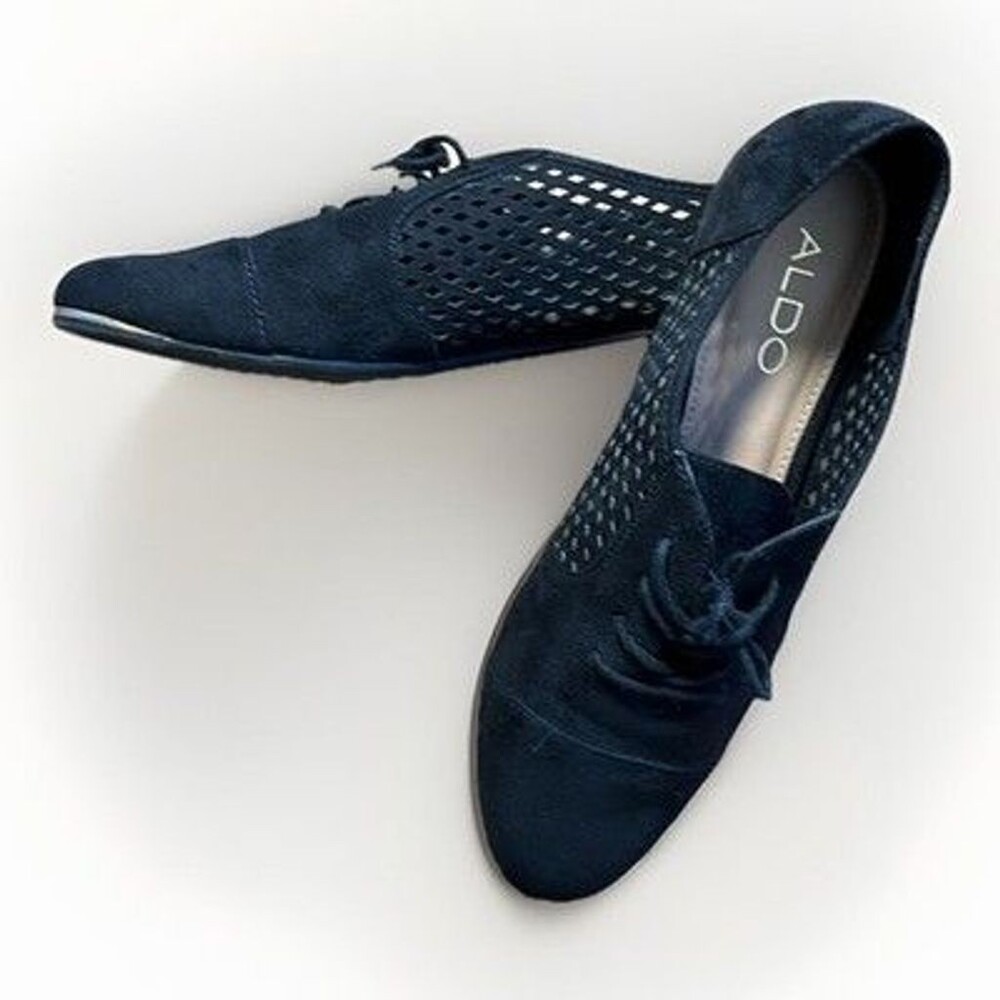 ALDO Suede Black Flats With Tie And Cut Outs Excellent Condition Size 7.5